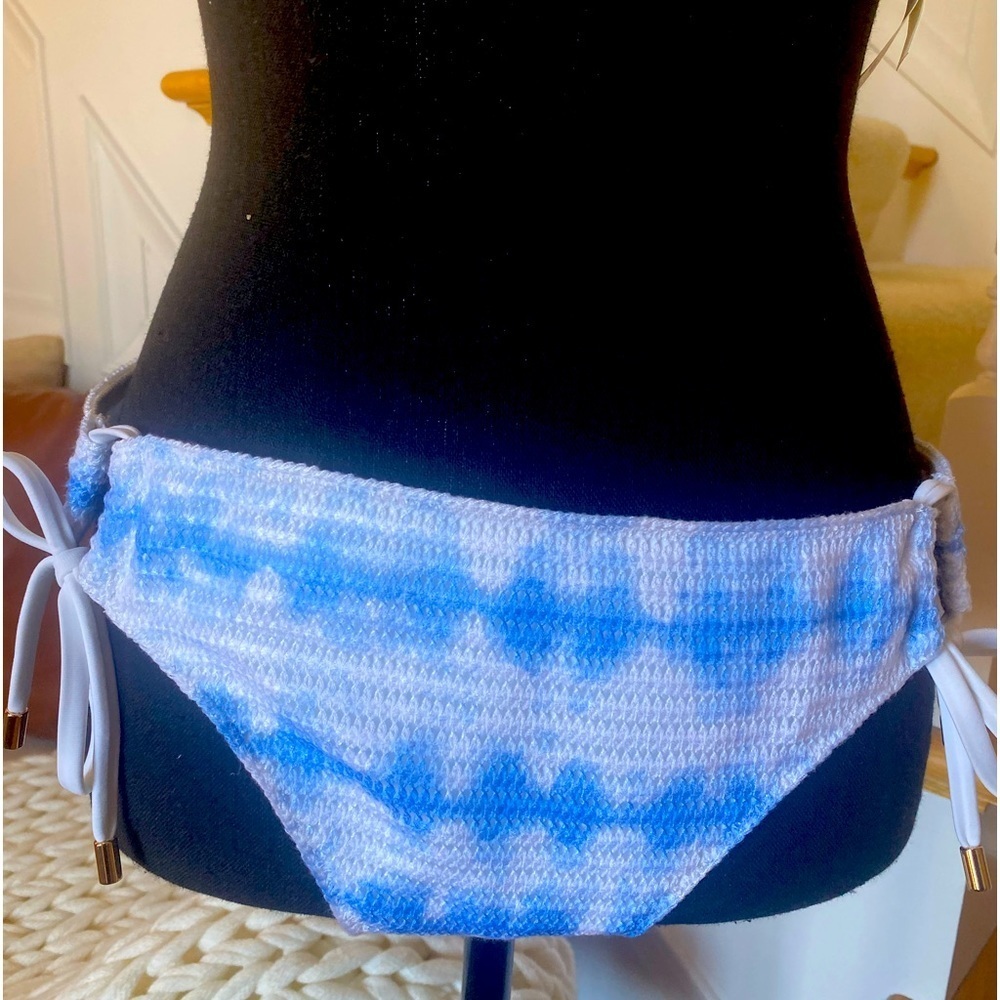 NWT Aerie crochet tie side bikini bottoms,‎ size M, blue and white